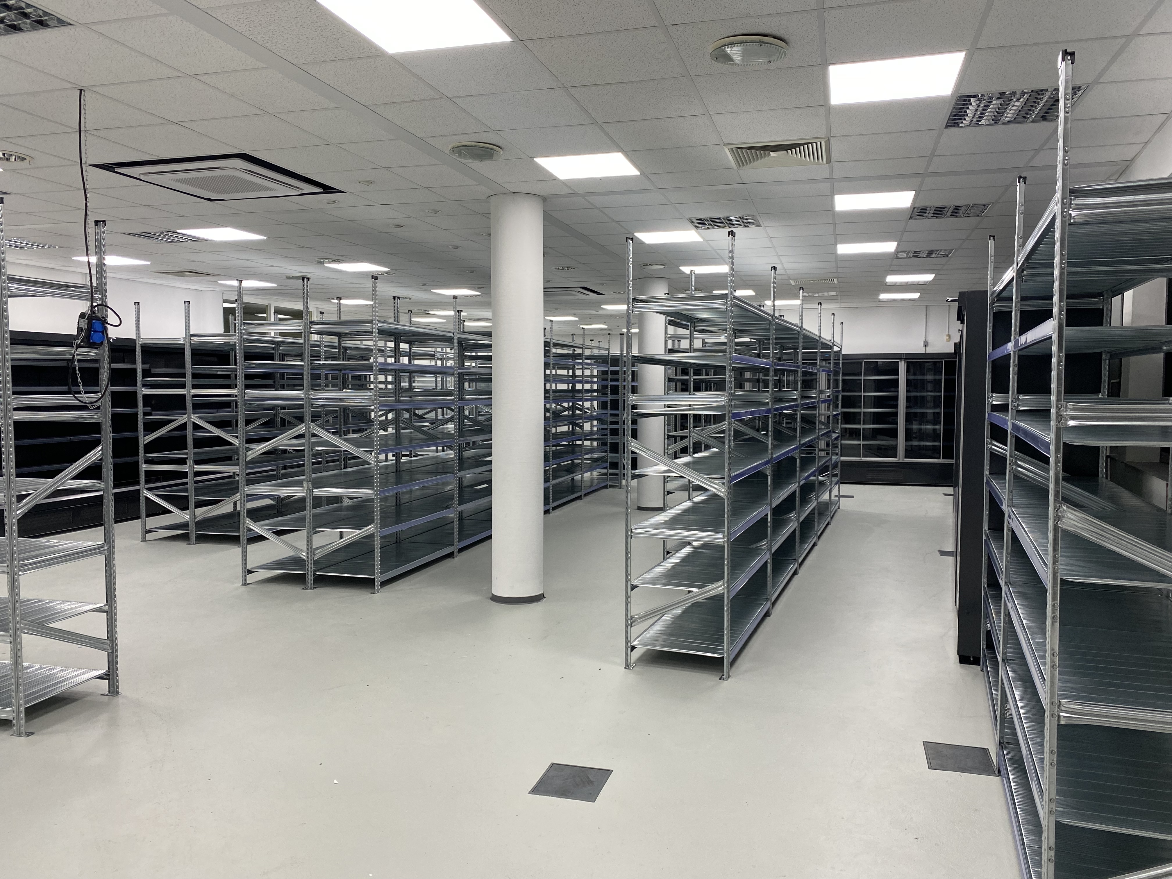 Montierte Lagerregalanlage in einem gewerblichen Raum